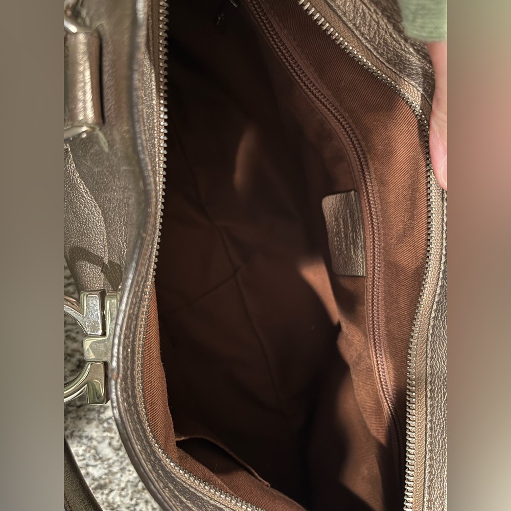 Salvatore Ferragamo Shoulder Bag in Metallic Gold - Picture 7 of 12